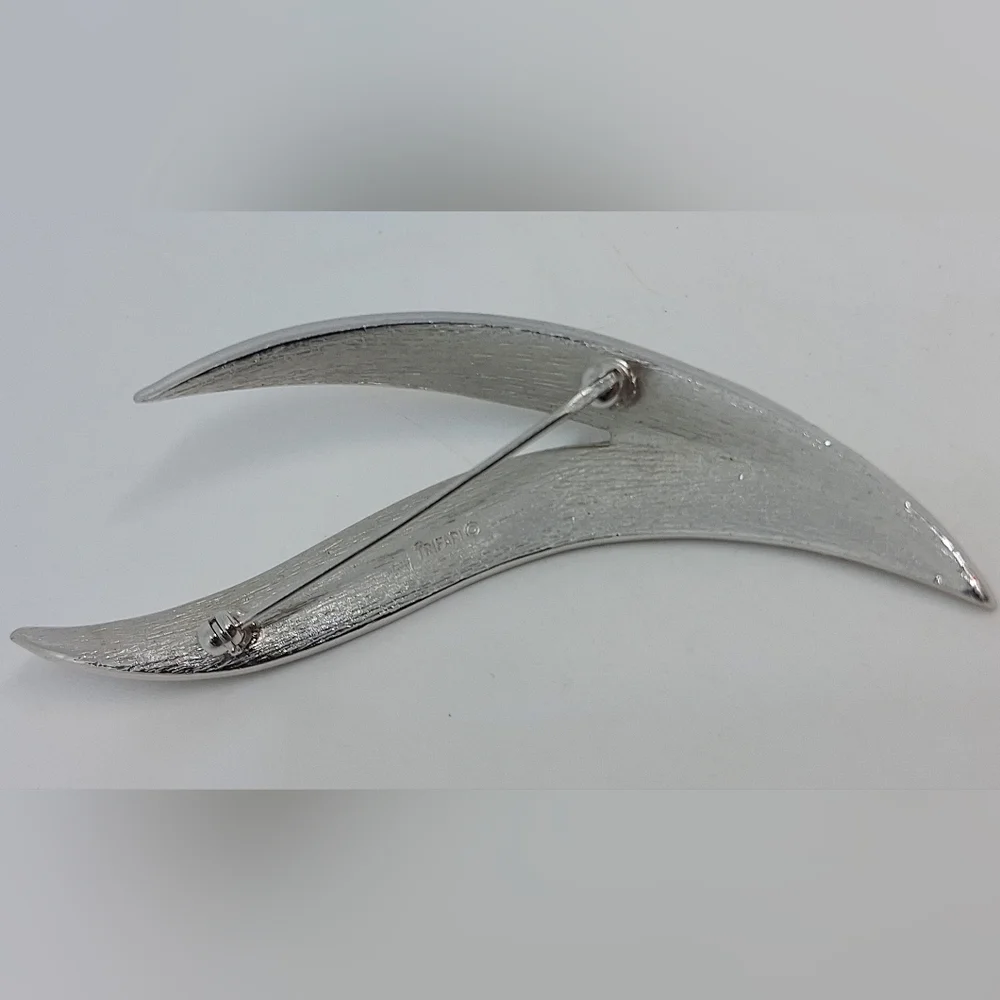 * Vintage Crown Trifari Abstract Silver Tone Leaves Pin Brooch